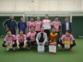 好きな社員が集まり、フットサル大会へ出てます